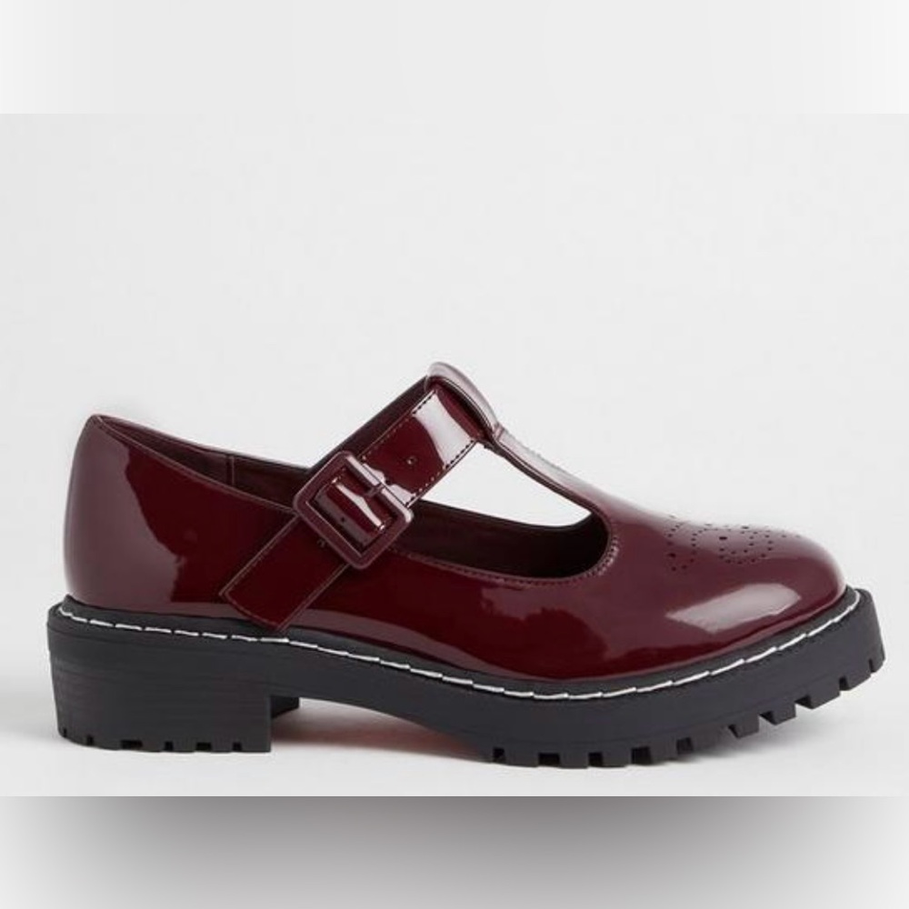 Burgundy NWT. Size sold out on Torrid’s website.